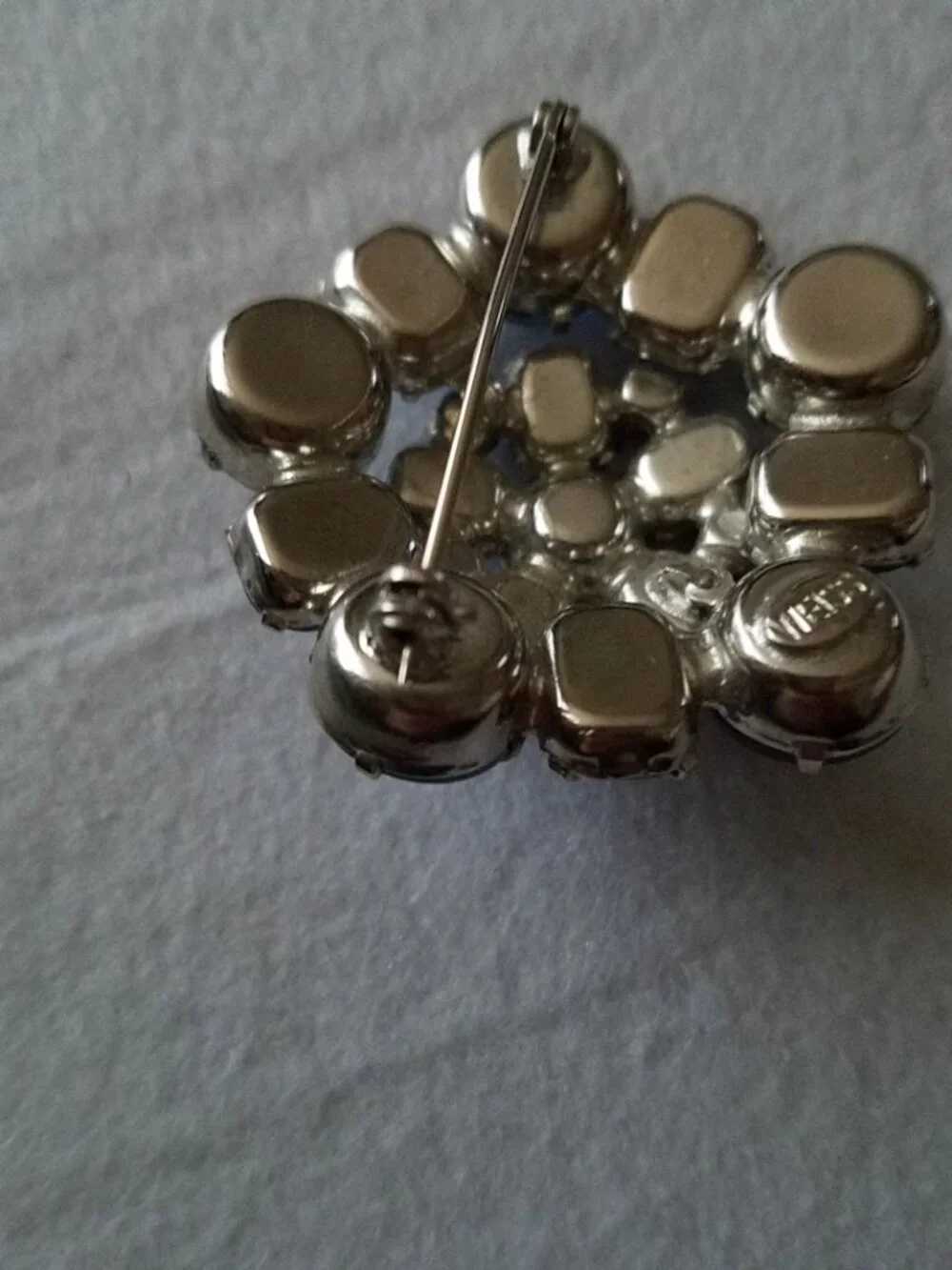 Vintage Weiss Blue Frosted Rhinestone Brooch